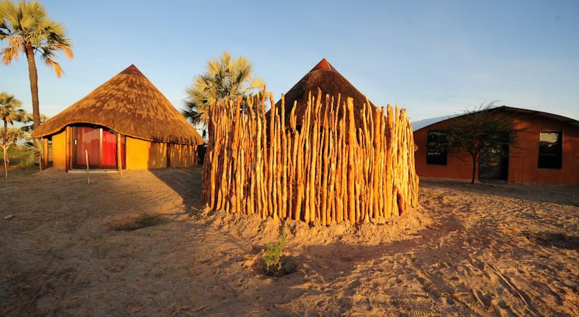 Ongula Village Homestead Lodge Ондангва Екстериор снимка