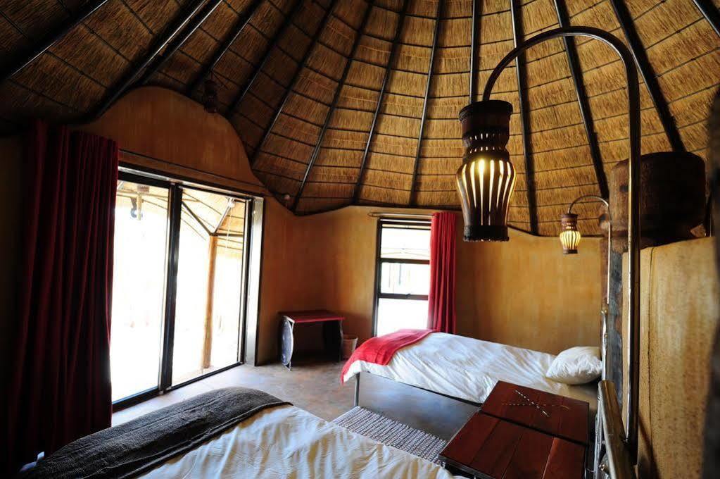 Ongula Village Homestead Lodge Ондангва Екстериор снимка